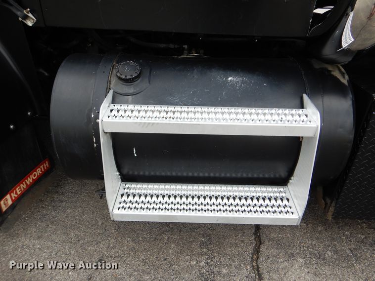 image for item HY9488 1986 Kenworth W900B  semi truck