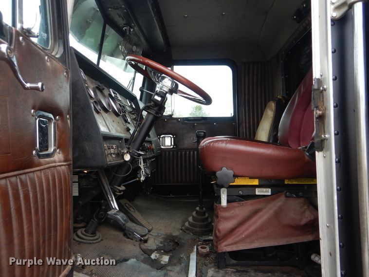 image for item HY9488 1986 Kenworth W900B  semi truck