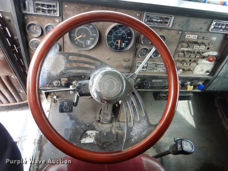 image for item HY9488 1986 Kenworth W900B  semi truck