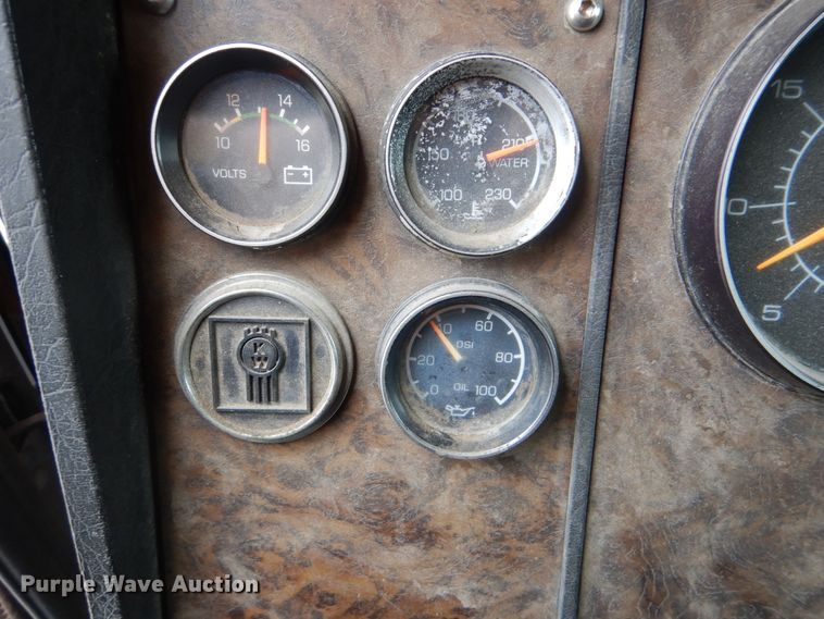 image for item HY9488 1986 Kenworth W900B  semi truck