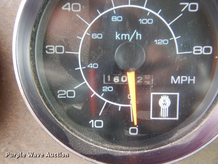 image for item HY9488 1986 Kenworth W900B  semi truck