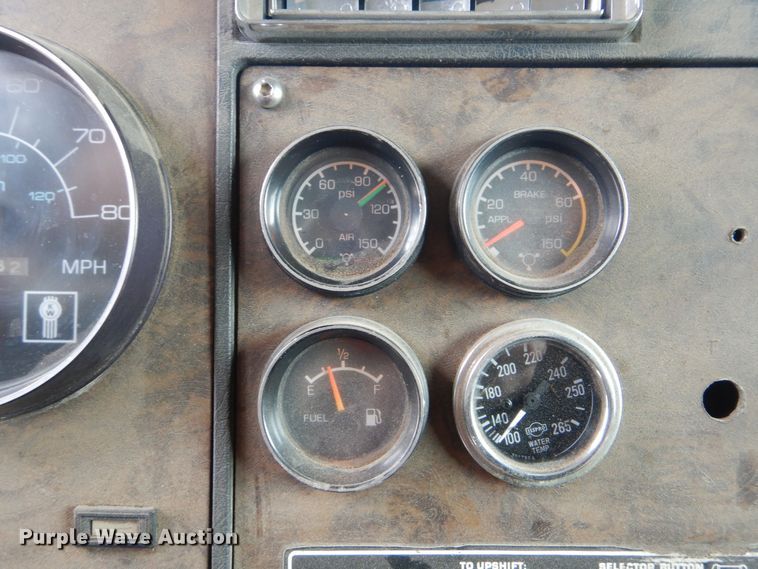 image for item HY9488 1986 Kenworth W900B  semi truck