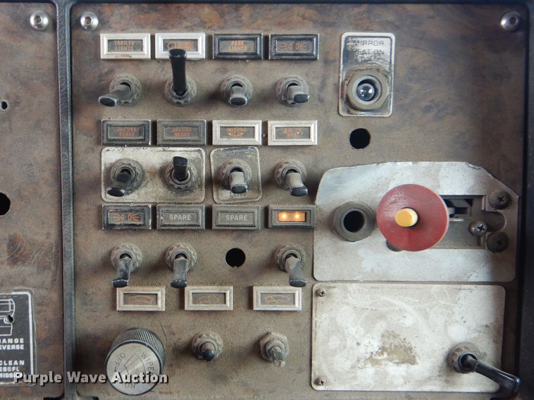 image for item HY9488 1986 Kenworth W900B  semi truck