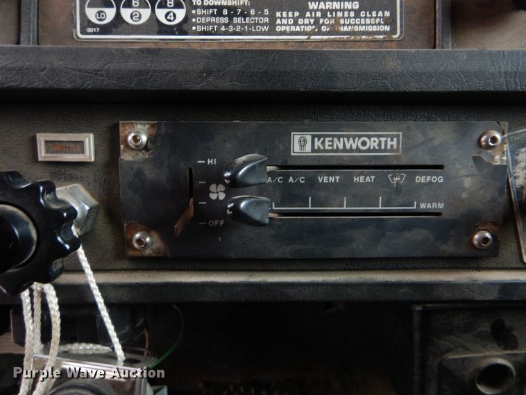 image for item HY9488 1986 Kenworth W900B  semi truck