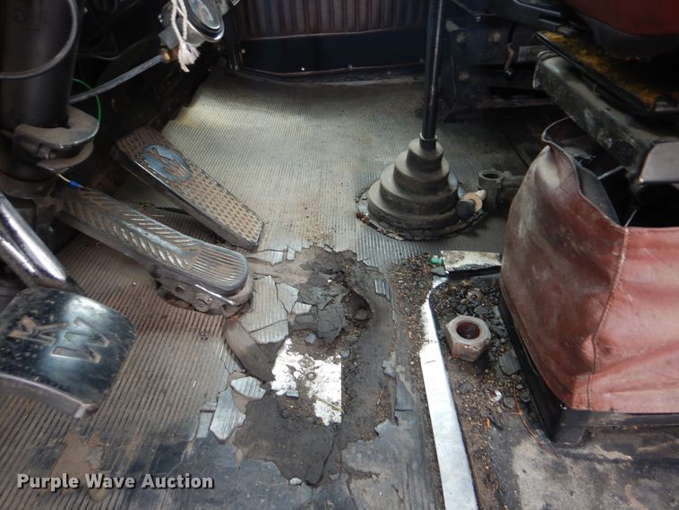 image for item HY9488 1986 Kenworth W900B  semi truck