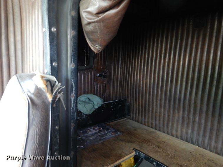 image for item HY9488 1986 Kenworth W900B  semi truck