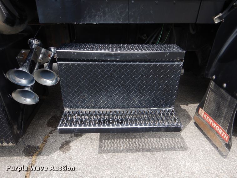 image for item HY9488 1986 Kenworth W900B  semi truck