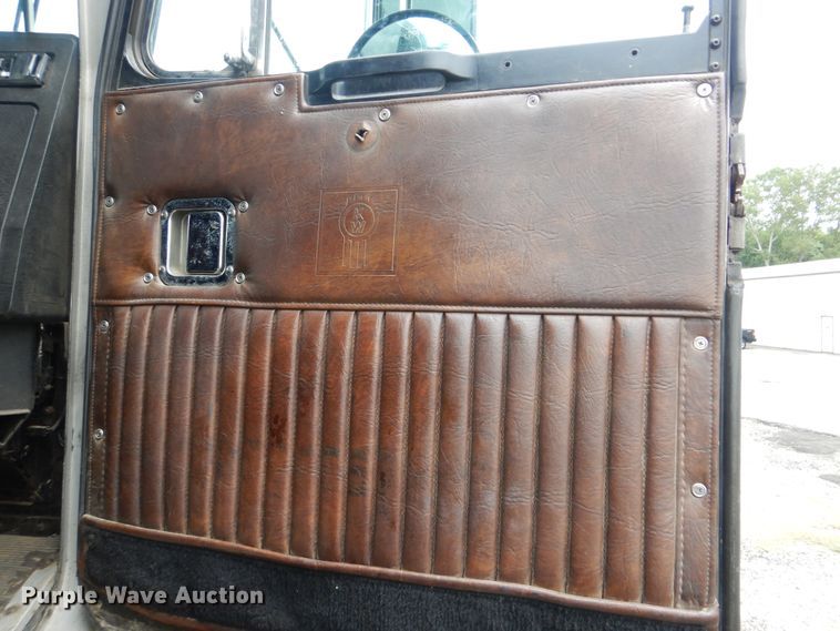 image for item HY9488 1986 Kenworth W900B  semi truck