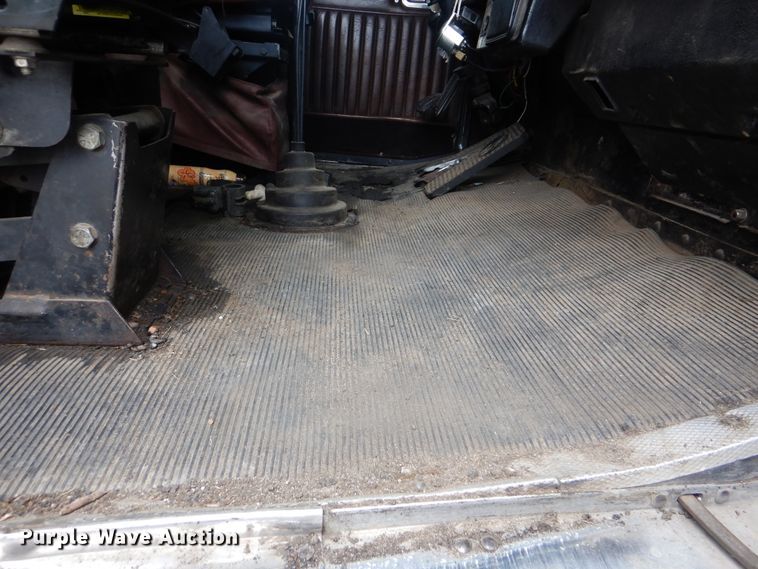 image for item HY9488 1986 Kenworth W900B  semi truck