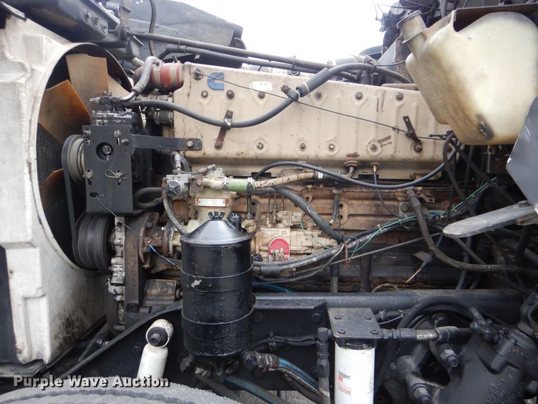 image for item HY9488 1986 Kenworth W900B  semi truck