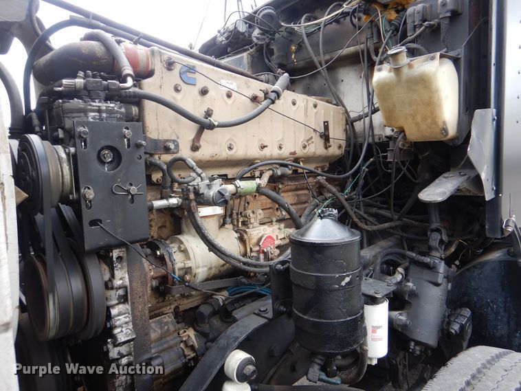 image for item HY9488 1986 Kenworth W900B  semi truck