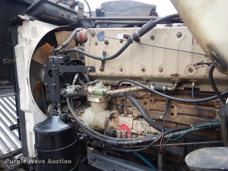 image for item HY9488 1986 Kenworth W900B  semi truck