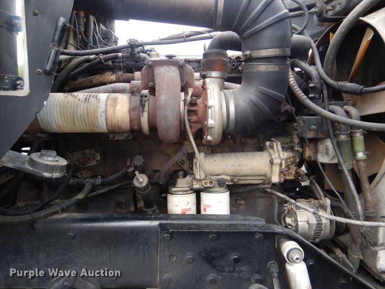 image for item HY9488 1986 Kenworth W900B  semi truck