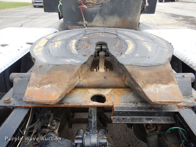 image for item HY9488 1986 Kenworth W900B  semi truck