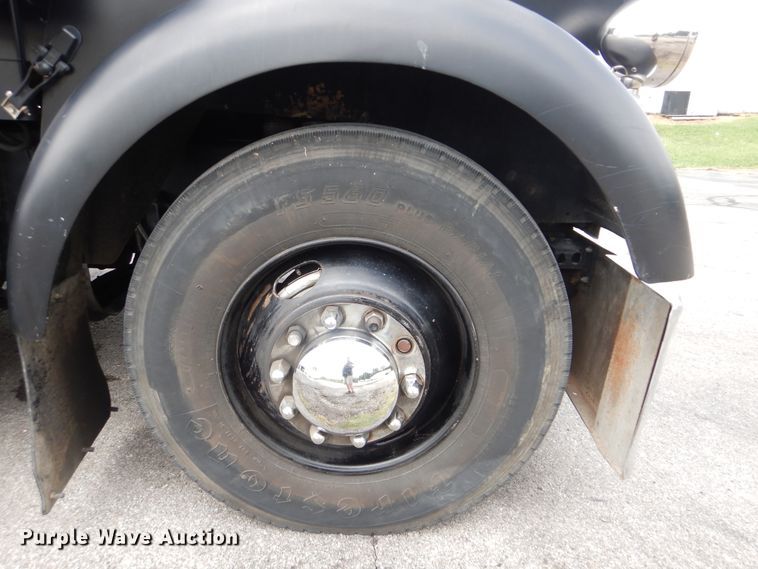 image for item HY9488 1986 Kenworth W900B  semi truck