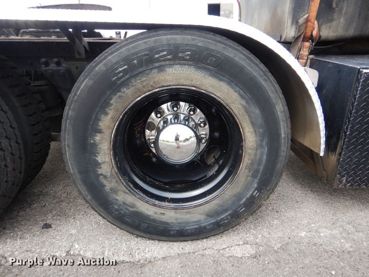 image for item HY9488 1986 Kenworth W900B  semi truck