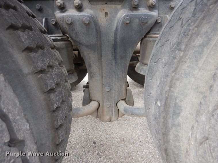 image for item HY9488 1986 Kenworth W900B  semi truck