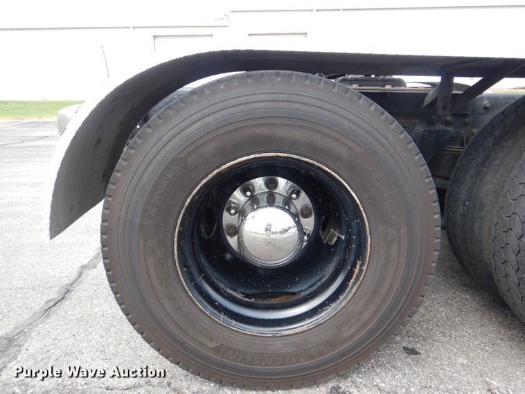 image for item HY9488 1986 Kenworth W900B  semi truck