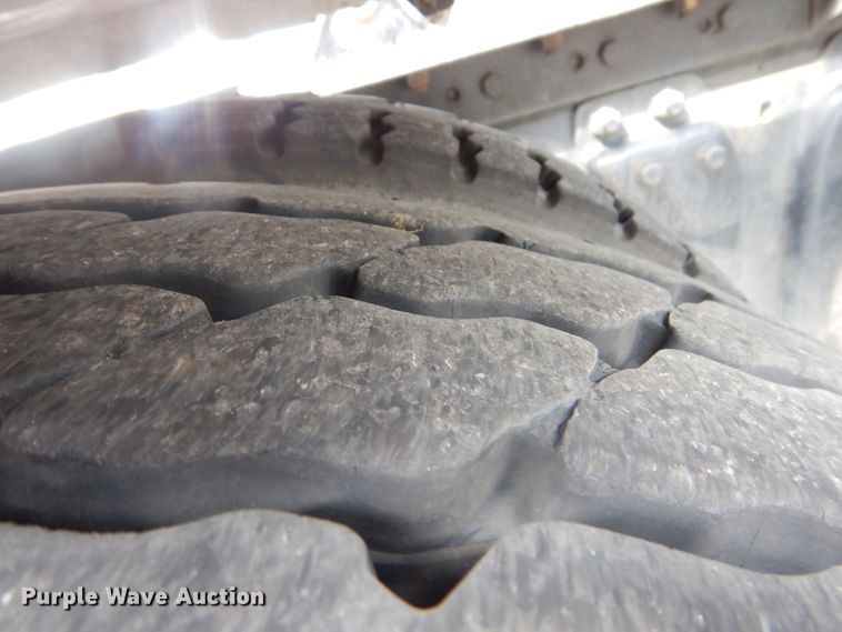 image for item HY9488 1986 Kenworth W900B  semi truck