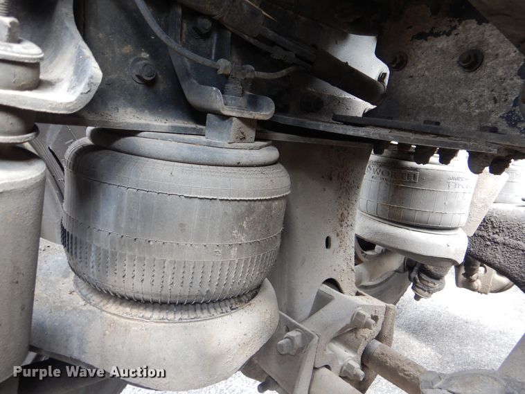 image for item HY9488 1986 Kenworth W900B  semi truck