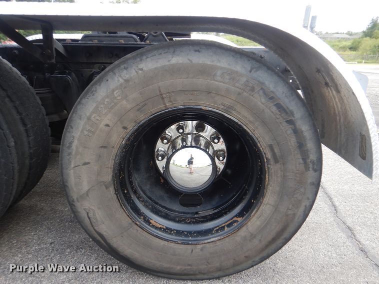 image for item HY9488 1986 Kenworth W900B  semi truck