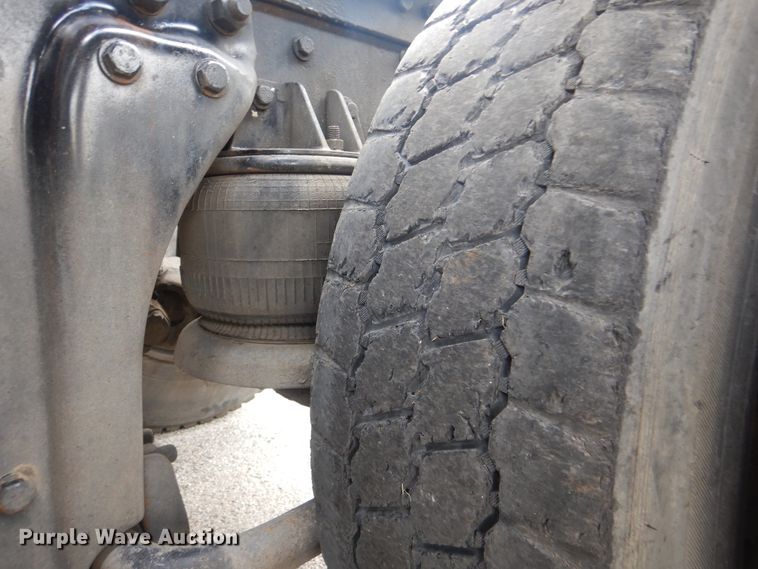 image for item HY9488 1986 Kenworth W900B  semi truck