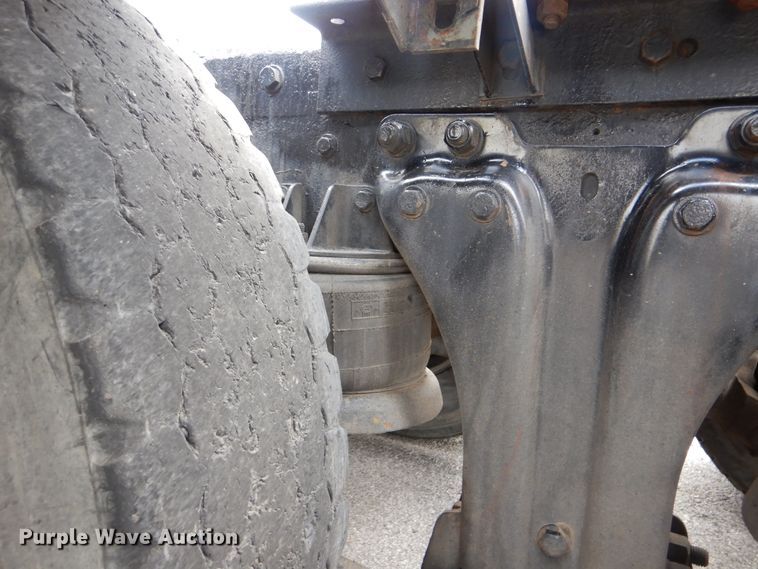 image for item HY9488 1986 Kenworth W900B  semi truck