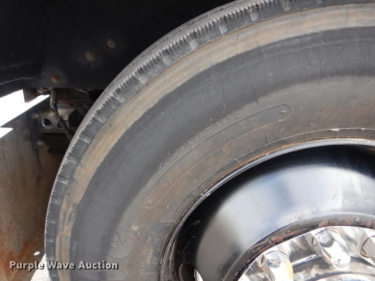 image for item HY9488 1986 Kenworth W900B  semi truck