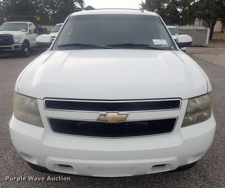 image for item DE0681 2011 Chevrolet Suburban 1500  SUV