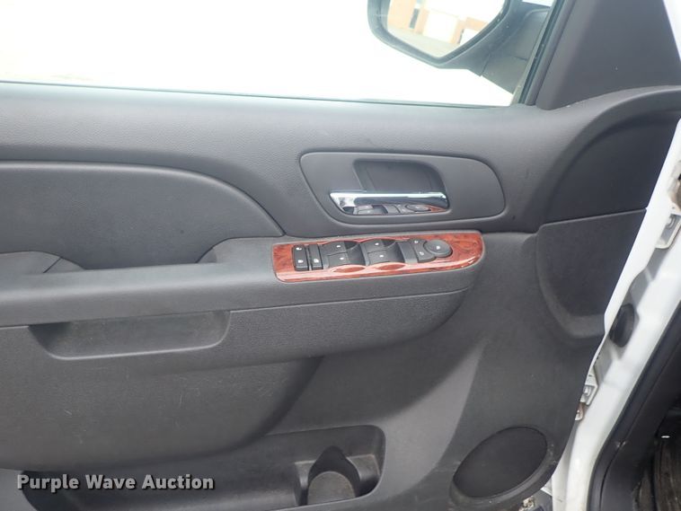 image for item DE0681 2011 Chevrolet Suburban 1500  SUV