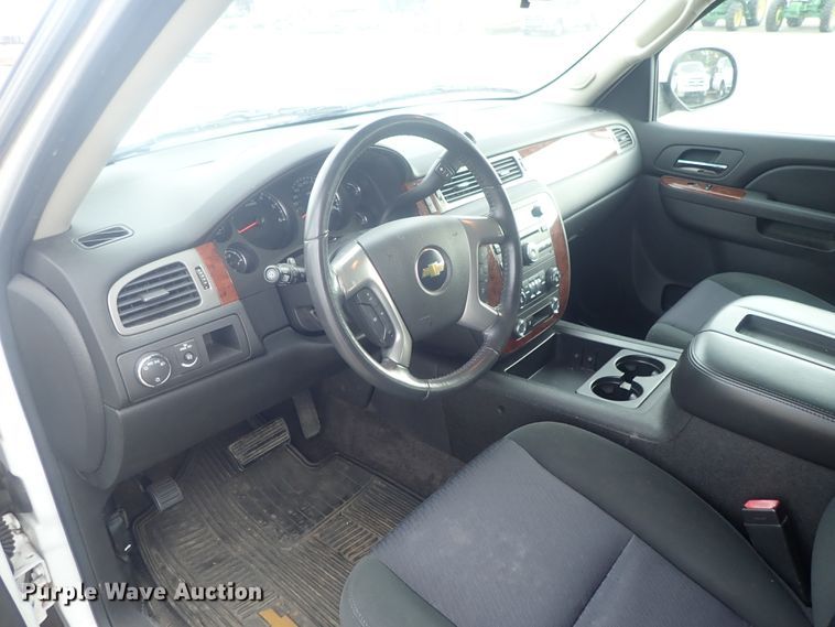 image for item DE0681 2011 Chevrolet Suburban 1500  SUV