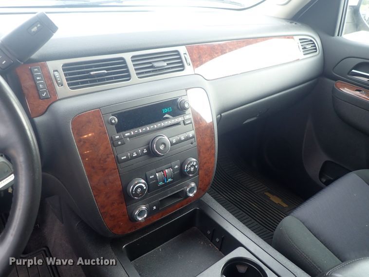 image for item DE0681 2011 Chevrolet Suburban 1500  SUV