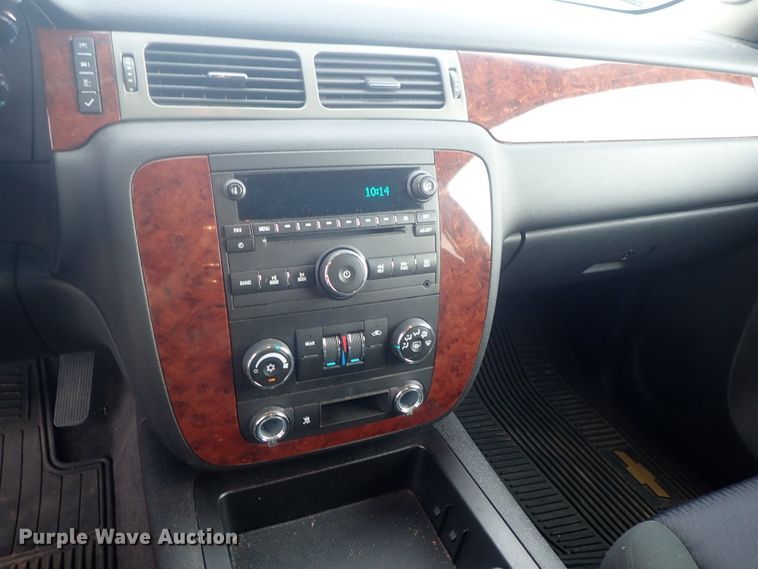 image for item DE0681 2011 Chevrolet Suburban 1500  SUV