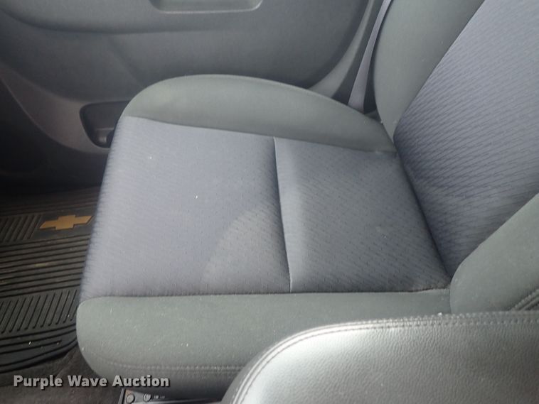 image for item DE0681 2011 Chevrolet Suburban 1500  SUV