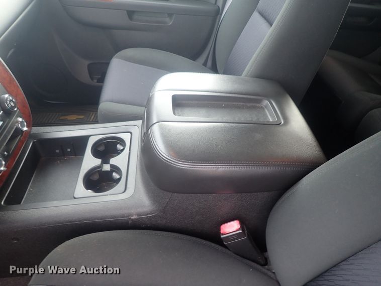 image for item DE0681 2011 Chevrolet Suburban 1500  SUV