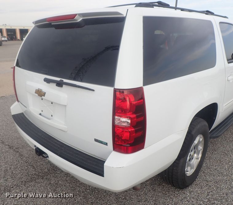 image for item DE0681 2011 Chevrolet Suburban 1500  SUV