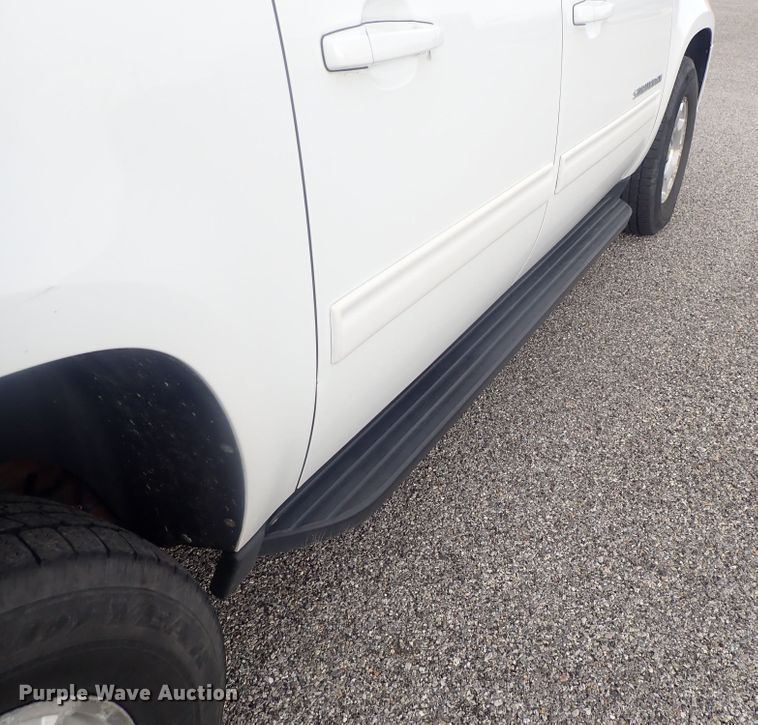 image for item DE0681 2011 Chevrolet Suburban 1500  SUV