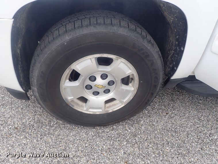 image for item DE0681 2011 Chevrolet Suburban 1500  SUV