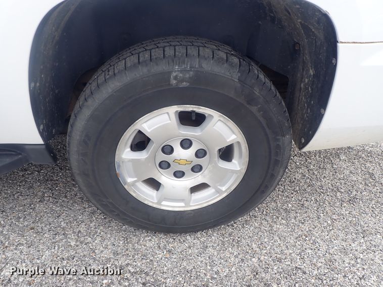 image for item DE0681 2011 Chevrolet Suburban 1500  SUV