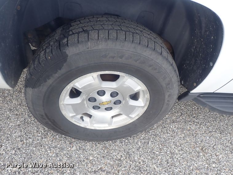 image for item DE0681 2011 Chevrolet Suburban 1500  SUV