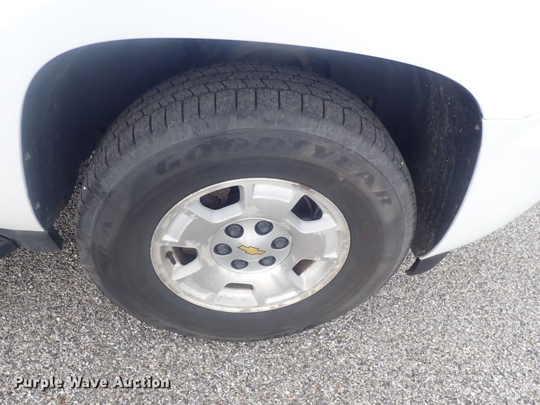 image for item DE0681 2011 Chevrolet Suburban 1500  SUV