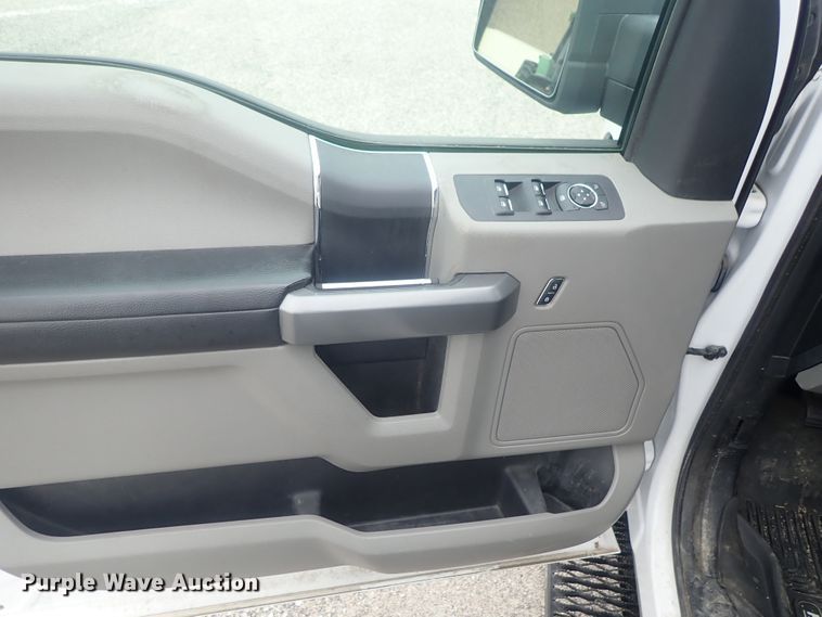 image for item DE0692 2016 Ford F150  SuperCrew pickup truck