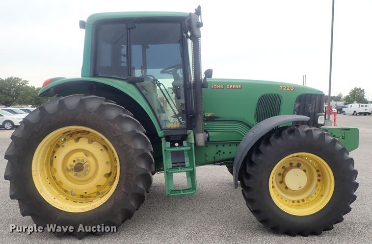 image for item DE0693 John Deere 7220  MFWD tractor