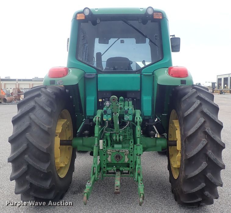 image for item DE0693 John Deere 7220  MFWD tractor