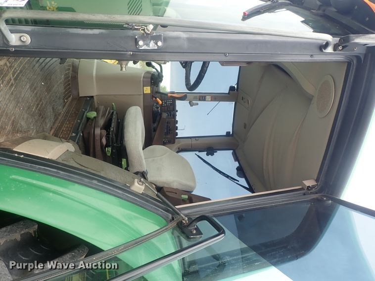 image for item DE0693 John Deere 7220  MFWD tractor