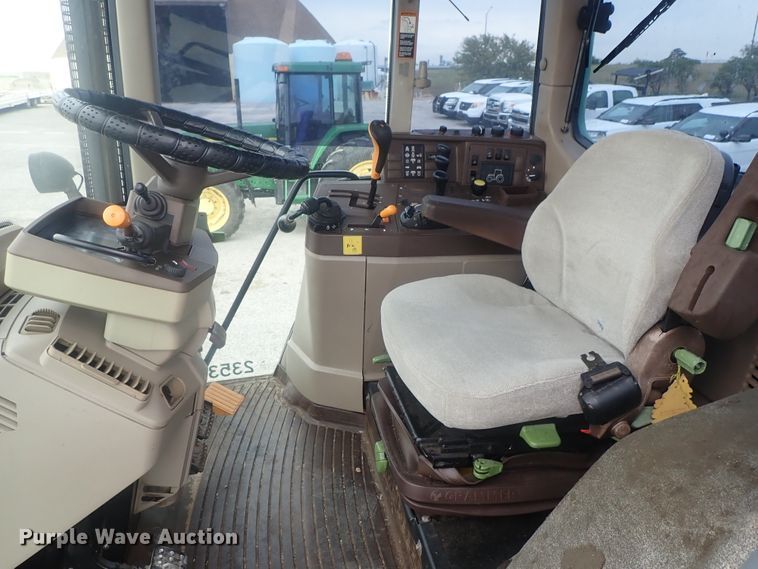 image for item DE0693 John Deere 7220  MFWD tractor