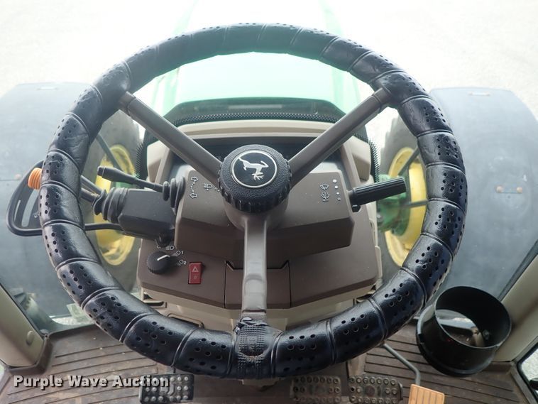 image for item DE0693 John Deere 7220  MFWD tractor