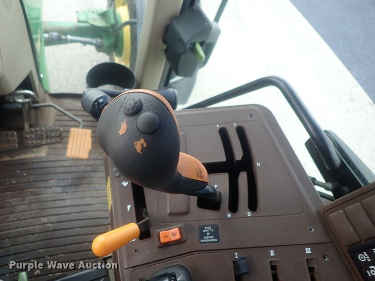 image for item DE0693 John Deere 7220  MFWD tractor