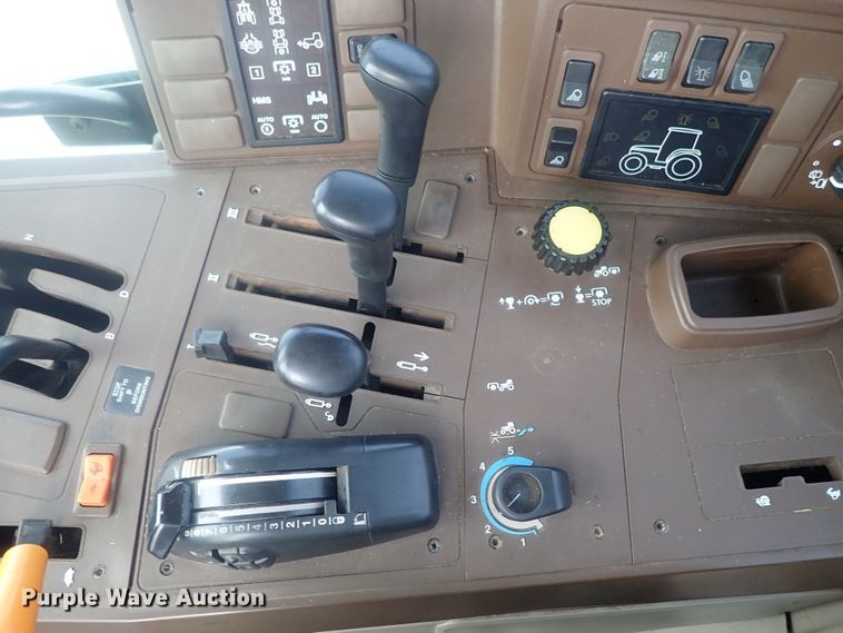 image for item DE0693 John Deere 7220  MFWD tractor