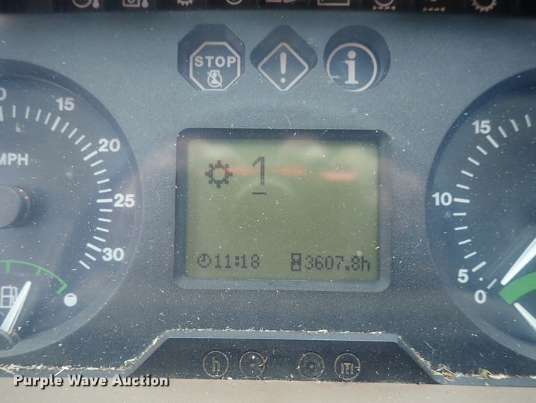 image for item DE0693 John Deere 7220  MFWD tractor